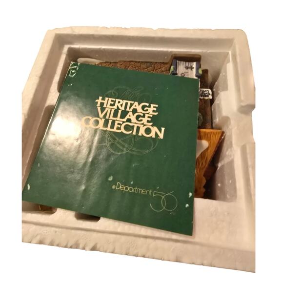 Dept 56 Dickens Village Series Betsy‎ Trotwood's Cottage 1989 Heritage #5550-6 - Picture 8 of 9